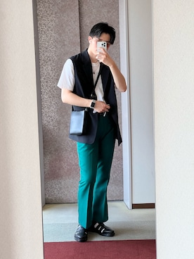 「Comfirmのアイテム（スラックス、グリーン系）」を使った、みっちーさん（メンズ・183cm）の夏コーディネート