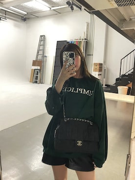 「CHANEL（シャネル）のアイテム（ショルダーバッグ）」を使った、谷川菜奈さん（レディース・153cm）の秋コーディネート