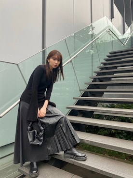 「BOTTEGA VENETA（ボッテガヴェネタ）のアイテム（バッグ）」を使った、谷川菜奈さん（レディース・153cm）の秋コーディネート