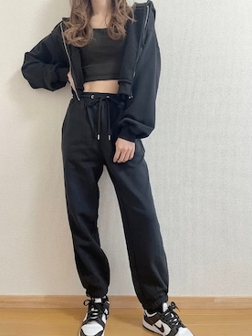 「ショート丈トップス」｜「アイテム（スウェットパンツ）」を使った、Airiさん（レディース・160cm）の春コーディネート