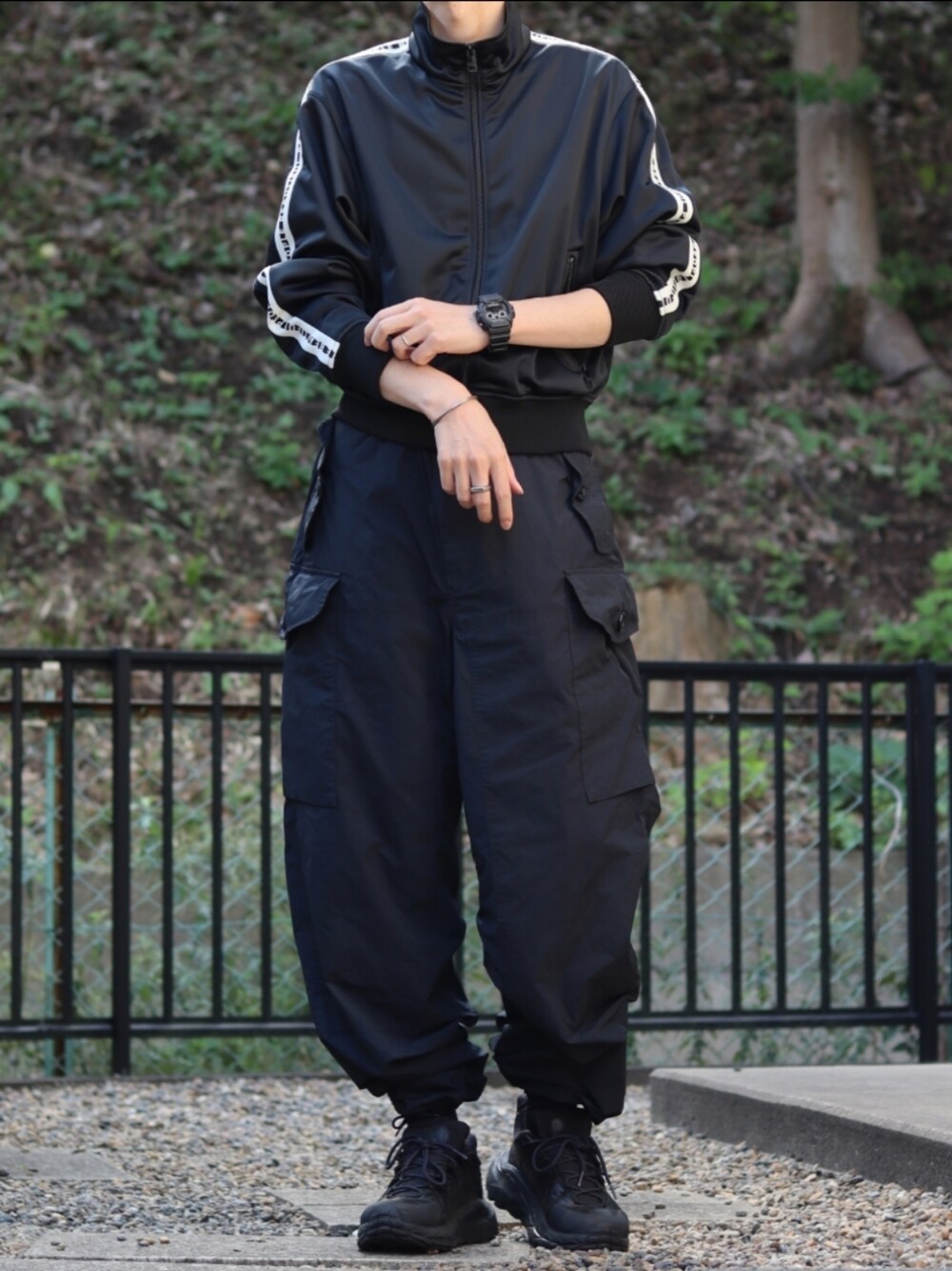 YOKEのカーゴパンツを使った人気ファッションコーディネート - WEAR
