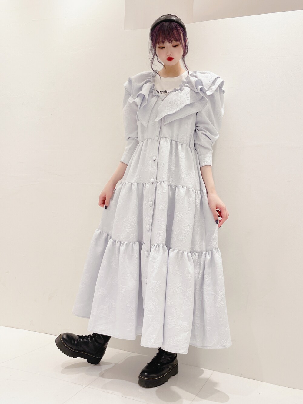 「lilLilly、リルリリー、LILICIOUS、リリシャス、pain、ブルー、コート、ロングコート、Tシャツ、秋のコーデ」｜「PAINのフラワージャガードドレスコート（その他アウター、ブルー系）」を使った、𝒮𝒶𝓎𝒶𝓀𝒶さん（レディース・154cm）の秋コーディネートの1枚目の写真