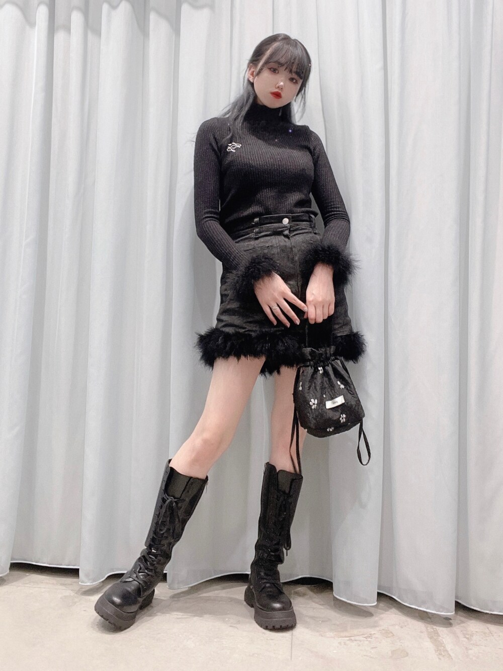 lilLilly（リルリリー）の「フェザーファーデニムショートパンツ