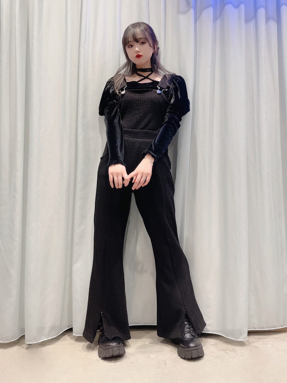 lilLilly（リルリリー）の「ベロアチョーカートップス（Tシャツ