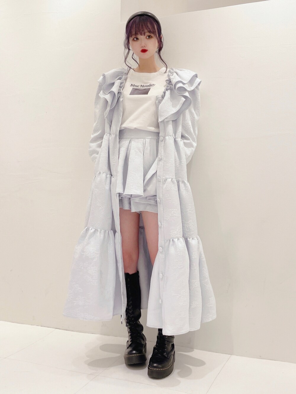 「lilLilly、リルリリー、LILICIOUS、リリシャス、pain、ブルー、Tシャツ、ショートパンツ、ジャガード、ロングコート」｜「PAINのフラワージャガードショートパンツ（その他パンツ、ブルー系）」を使った、𝒮𝒶𝓎𝒶𝓀𝒶さん（レディース・154cm）の秋コーディネートの1枚目の写真
