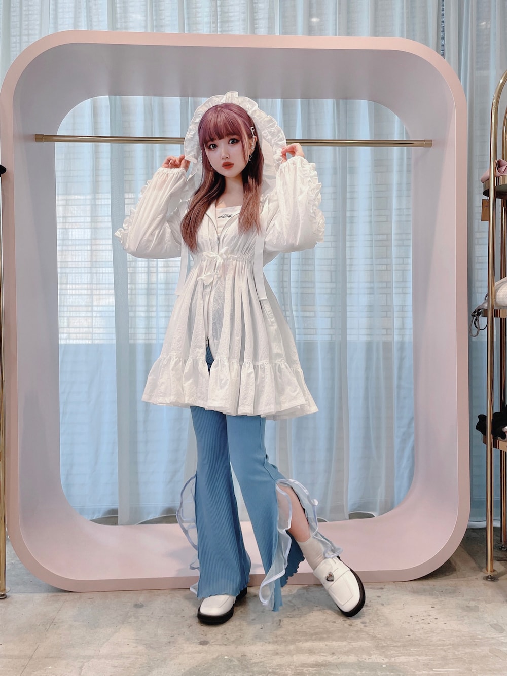 世界的に有名な lilLilly（リルリリー）の「フリルショルダーリブトップス（T ジャケット・アウター