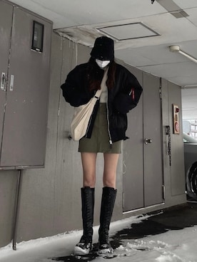 「ミニスカート」｜「アイテム（MA-1）」を使った、Nylaus officialさん（レディース・170cm）の冬コーディネート