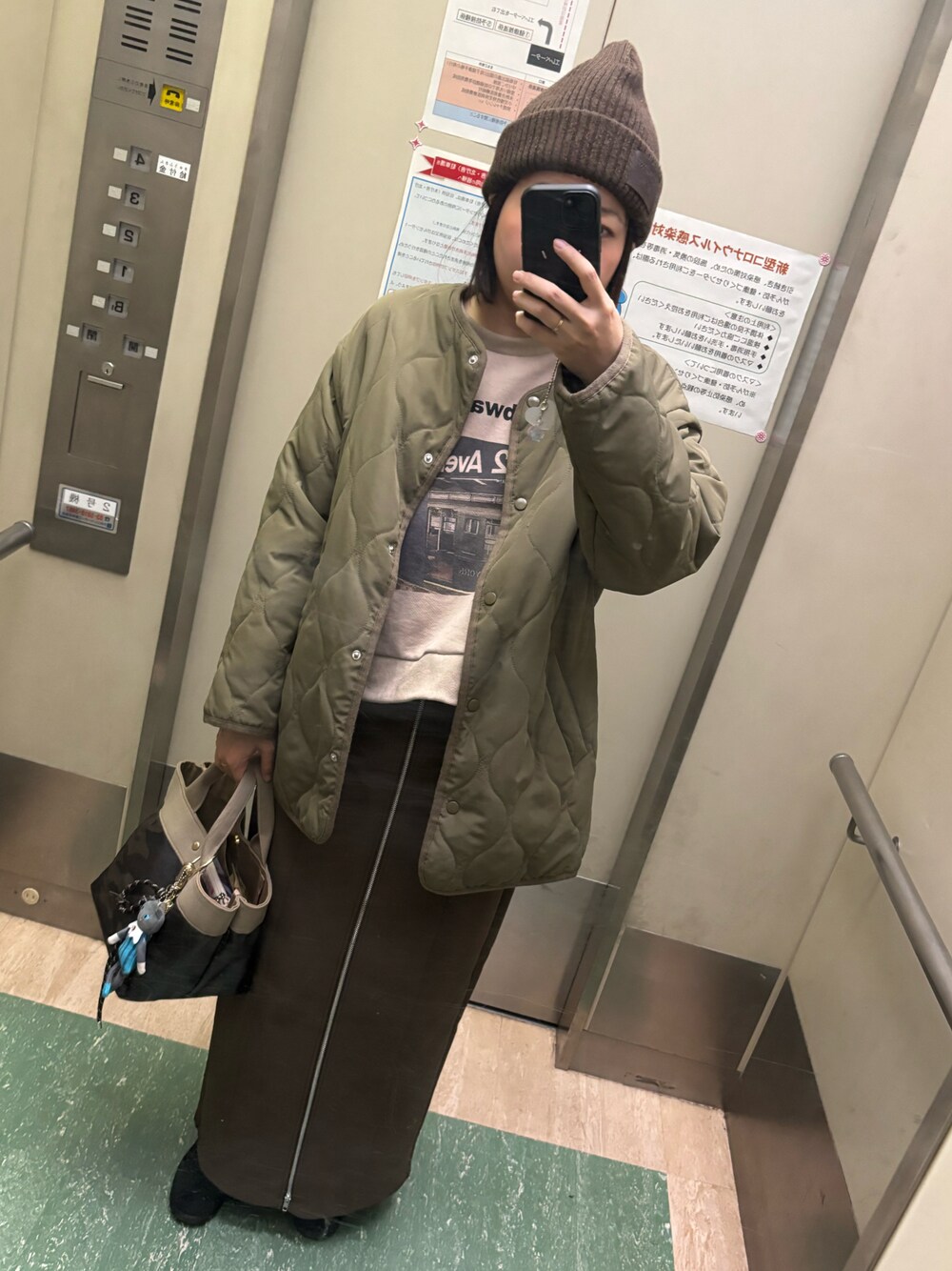 「室内は暑い」｜「GUのアイテム（スカート、ブラウン系）」を使った、るいるい骨ストさん（レディース・163cm）の秋コーディネートの1枚目の写真