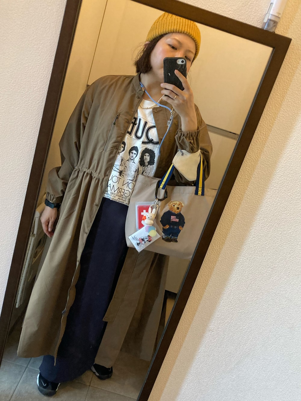 「雨の日コーデ」｜「Re:EDITのオーバーサイズピグメントバンドロック半袖Ｔシャツ（Tシャツ/カットソー、ホワイト系）」を使った、るいるい骨ストさん（レディース・163cm）の春コーディネートの1枚目の写真