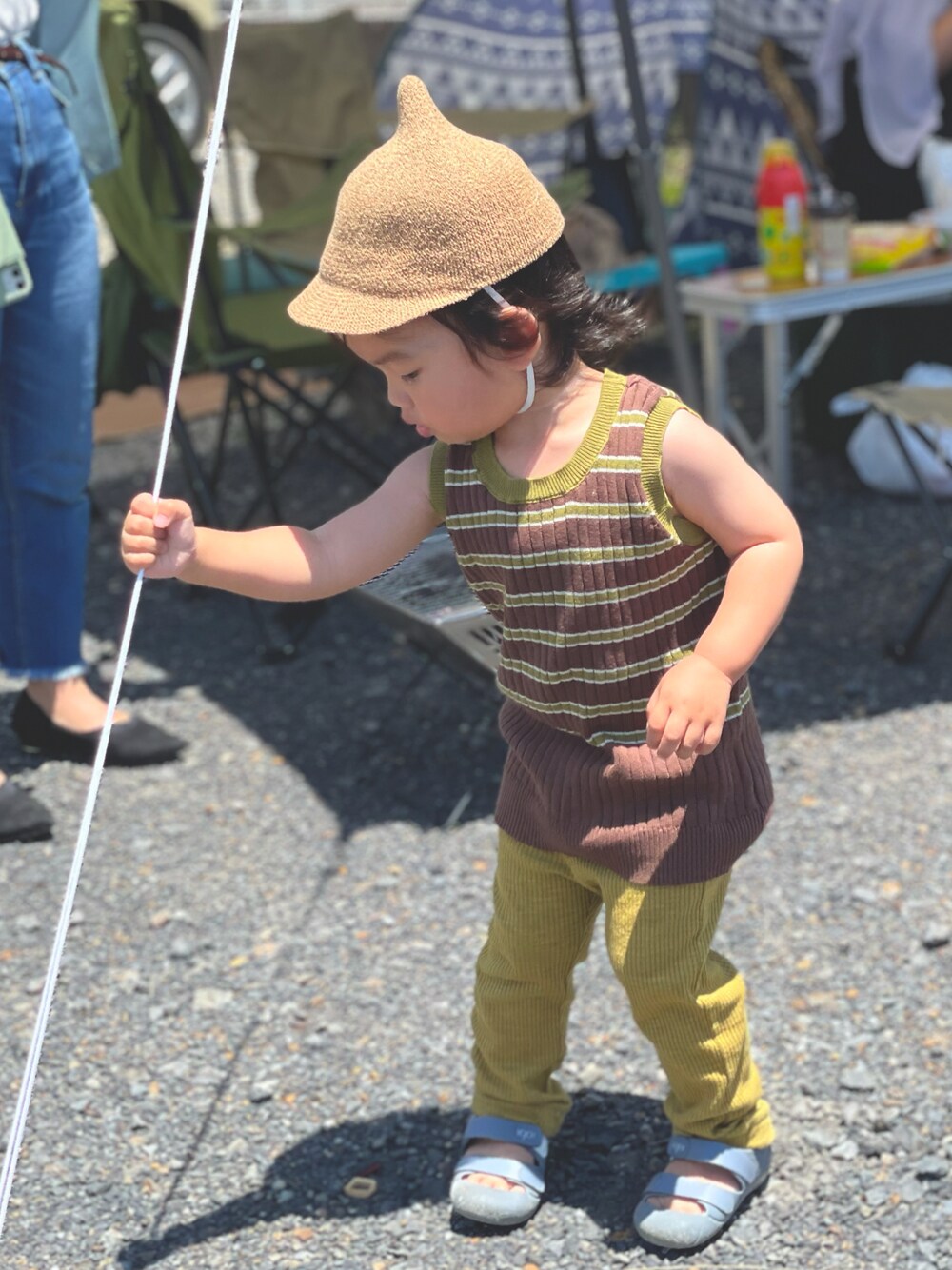 「キッズコーデ、男の子コーデ、海外子供服、ボーダー、レギンス、カラーパンツ、むぎわら帽子」｜「no brandのアイテム（パンツ、イエロー系）」を使った、chun3204さん（キッズ・80cm）の夏コーディネートの1枚目の写真