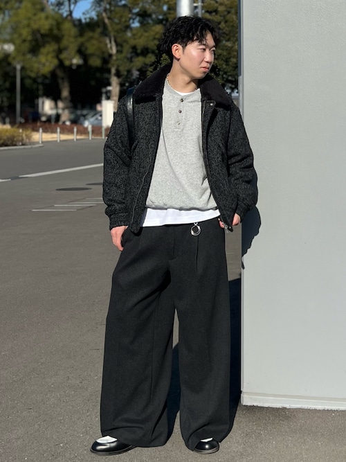 「WYM LIDNM(ウィム バイ リドム)のCROSS TUCK ARCH TWEED BAGGY SLACKS(スラックス)」を使った、kenさん(メンズ・175cm)の冬コーディネート