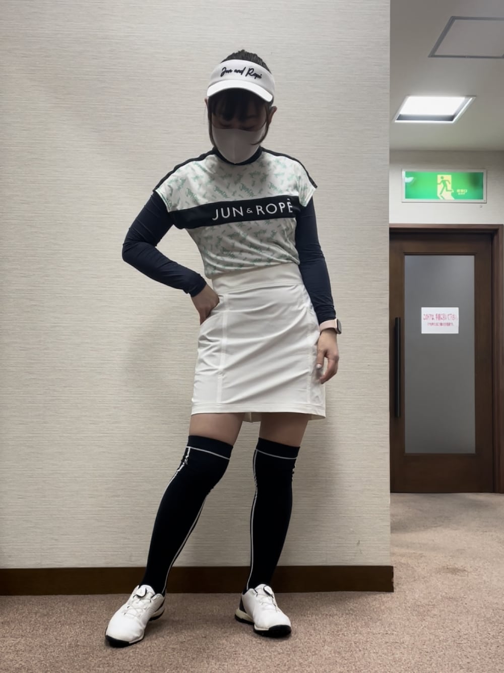 「ゴルフ、ゴルフウェア、ゴルフコーデ、ゴルフ女子」｜「JUN&ROPE'の【セットアップ対応】【UV】【吸水速乾】エアブラシロゴ柄バックリボンフレンチスリーブプルオーバー（Tシャツ/カットソー、ホワイト系）」を使った、qurocheさん（レディース・156cm）の春コーディネートの1枚目の写真