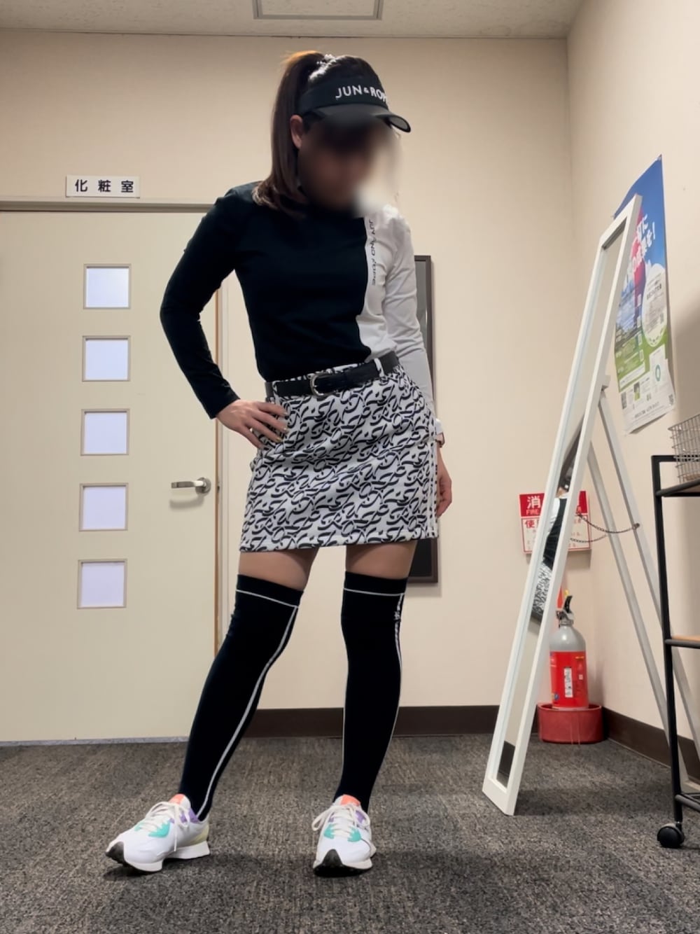 「ゴルフ、ゴルフウェア、ゴルフ女子、ゴルフコーデ、ジュンアンドロペ、Jun and Rope」｜「JUN&ROPE'のモノグラムプリントダンボールニットタイトスカート（スカート、グレー系）」を使った、qurocheさん（レディース・156cm）の春コーディネートの1枚目の写真