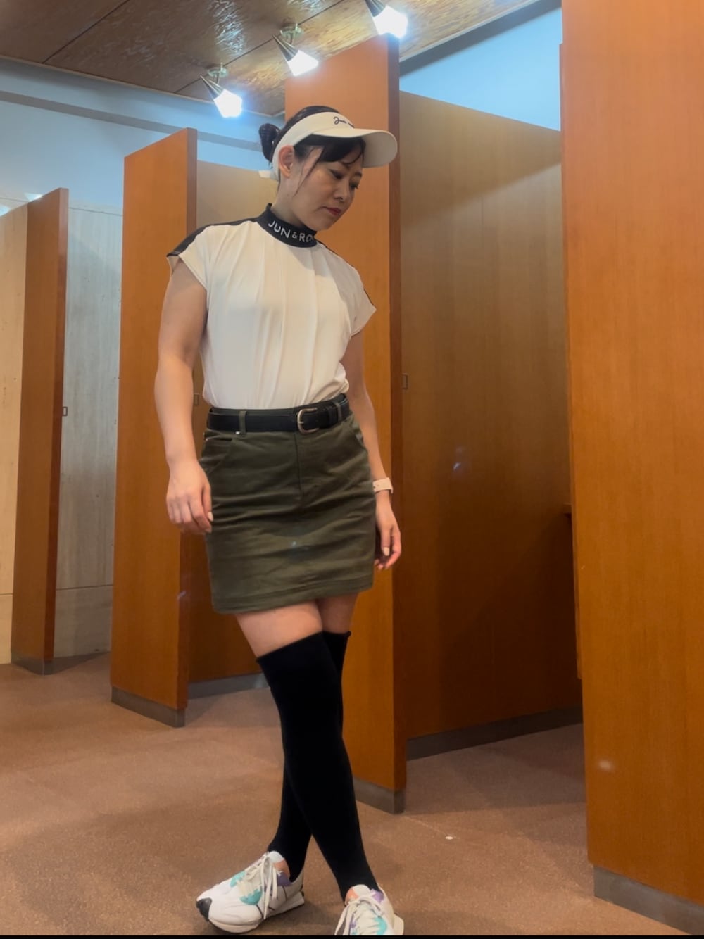「ゴルフ、ゴルフウェア、ゴルフコーデ、ゴルフ女子」｜「NEW BALANCEのアイテム（スニーカー、ホワイト系）」を使った、qurocheさん（レディース・156cm）の夏コーディネートの1枚目の写真