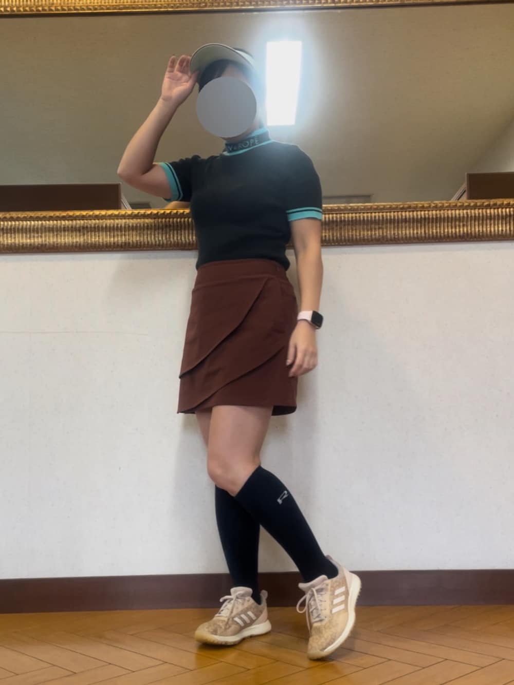 「ゴルフウェア、ゴルフ、ゴルフコーデ、ゴルフ女子」｜「JUN&ROPE'のロゴモック5分袖リブプルオーバー（ニット/セーター、ブラック系）」を使った、qurocheさん（レディース・156cm）の秋コーディネートの1枚目の写真