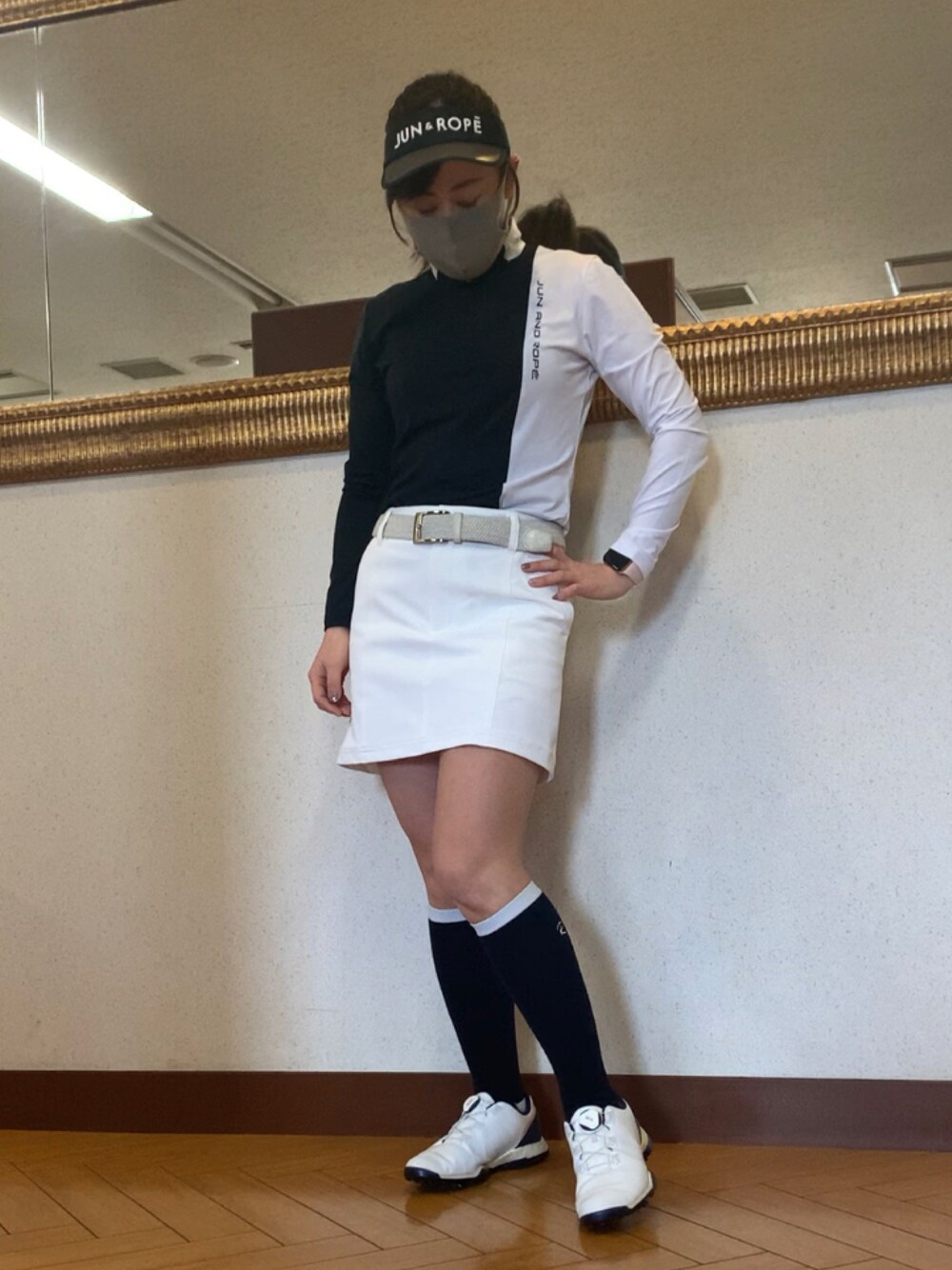 「ゴルフ、ゴルフウェア、ゴルフコーデ、ゴルフ女子」｜「JUN&ROPE'のボディシェル切替Aラインスカート（スカート、ホワイト系）」を使った、qurocheさん（レディース・156cm）の春コーディネートの1枚目の写真