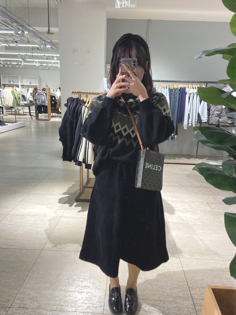 「大人カジュアル、冬のコーデ、カジュアルコーデ、低身長女子、オトナ女子、ニットコーデ、韓国ファッション、いいね、save、フォローお願いします🤑」｜「FREAK'S STOREのWEB限定 ビッグシルエット オーバーサイズ ノルディック 球心ニット / オーバーサイズニット（ニット/セーター、ブラック系）」を使った、Linnnさん（レディース・165cm）の冬コーディネートの1枚目の写真