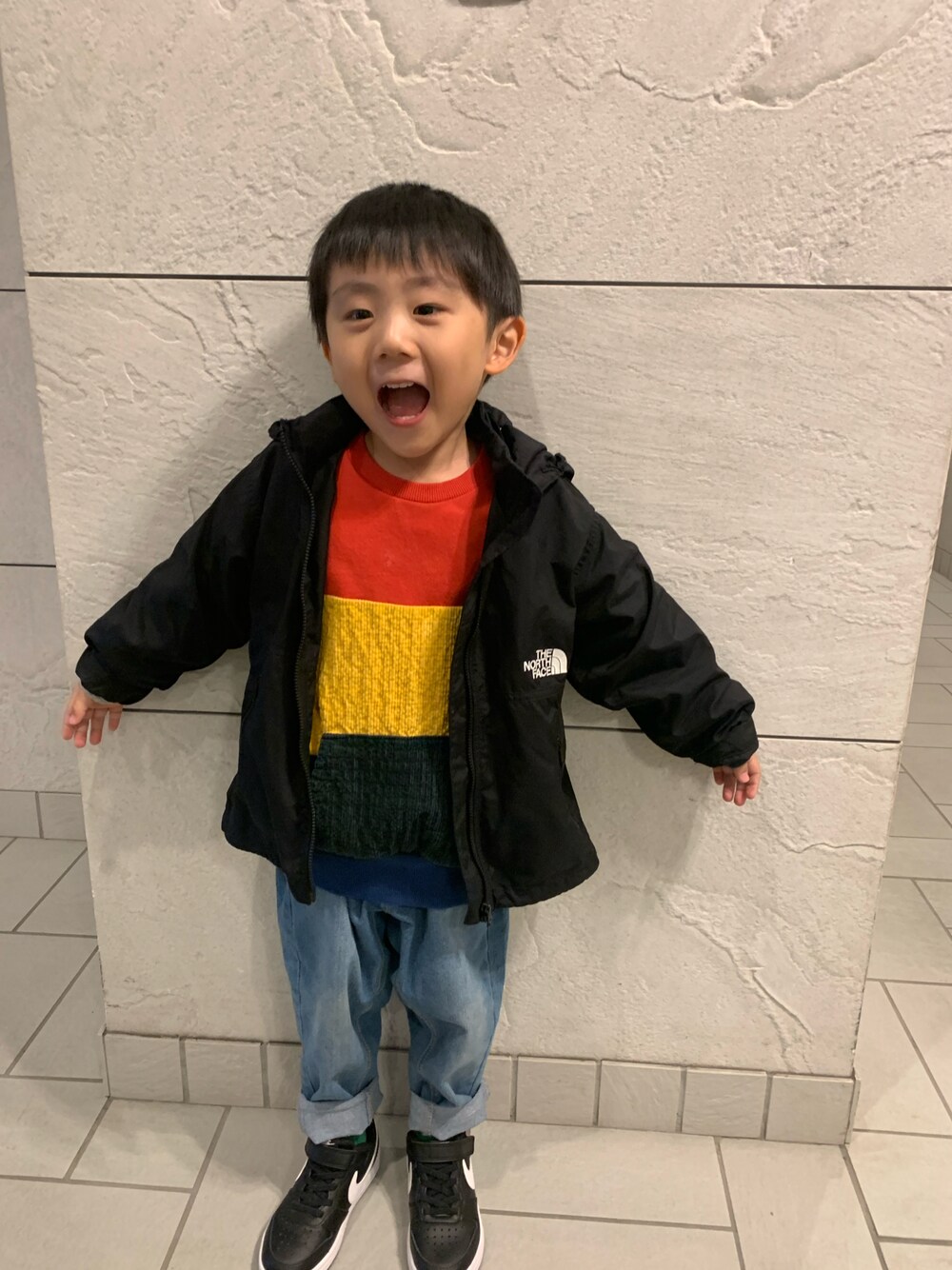 「秋冬コーデ、おとこのこ、THE NORTH FACE、未来のWEARISTAプロジェクト、シンプルコーデ」｜「THE NORTH FACEのTHE NORTH FACE/ザ・ノース・フェイス キッズ ジャケット NPJ22210（ナイロンジャケット、ブラック系）」を使った、そうたんさん（キッズ・100cm）の冬コーディネートの1枚目の写真