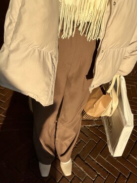 「me+em select（ミームセレクト）のme+em select(ミームセレクト)太ベルトハイウエストカラータックスラックス《 全２４色展開 》★（スラックス、ブラウン系）」を使った、yoonさん（レディース・163cm）の冬コーディネート