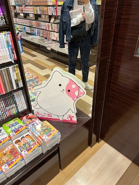 「GU（ジーユー）のアイテム（デニムパンツ、ブルー系）」を使った、yoonさん（レディース・163cm）の秋コーディネート