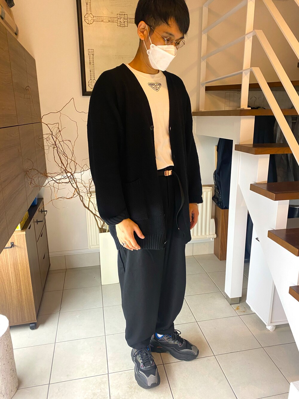 「休日スタイル、秋コーデ、今日のコーデ、カジュアルコーデ、メンズコーデ、シンプル、お洒落さんとつながりたい、シンプルスタイル、キレイめ、スニーカーコーデ、ゆるコーデ、ワイドパンツ、ビックシルエット、カーディガン、いいね、save、フォローお願いします🤑」｜「Bershkaのアイテム（スニーカー、ブラック系）」を使った、sasazunzunさん（メンズ・178cm）の秋コーディネートの1枚目の写真