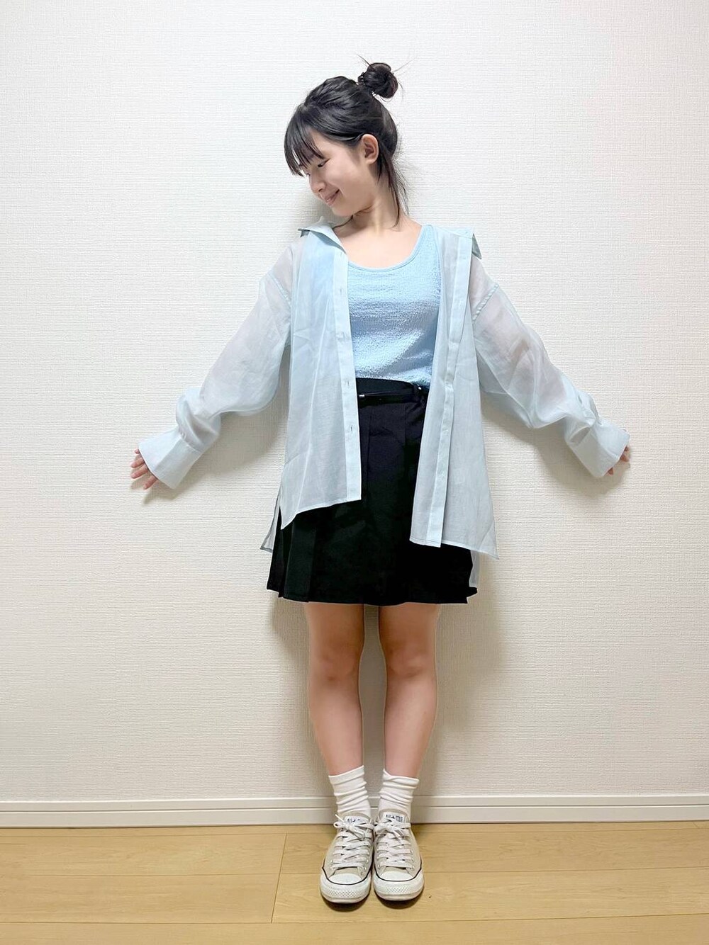 「休日コーデ、キッズ服、きれいめ、セールコーデ、高見え、カジュアル、着痩せ・細見え、GLOBAL WORK、女子会、楽ちんコーデ、体型カバー、旅行、キッズ、ジュニア/ティーンズ、夏コーデ」｜「GLOBAL WORKのシアーシャツ＊カップツキタンク/AND YUA ANY/962884（シャツ/ブラウス、ブルー系）」を使った、mayu.【GLOBALWORK】さん（キッズ・154cm）の秋コーディネートの1枚目の写真