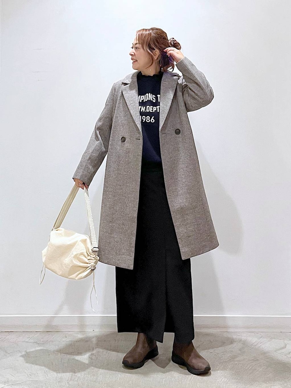 「高見え、カジュアル、着痩せ・細見え、休日コーデ、ママコーデ、楽ちんコーデ、秋コーデ、女子会、体型カバー、きれいめ、旅行、GLOBAL WORK、スゴラクシリーズ_GLOBAL WORK、スカート、メルティニット_GLOBAL WORK」｜「GLOBAL WORKのスゴラクストレッチIラインスリットスカート/176432（スカート、ブラック系）」を使った、mayu.【GLOBALWORK】さん（レディース・164cm）の秋コーディネートの1枚目の写真