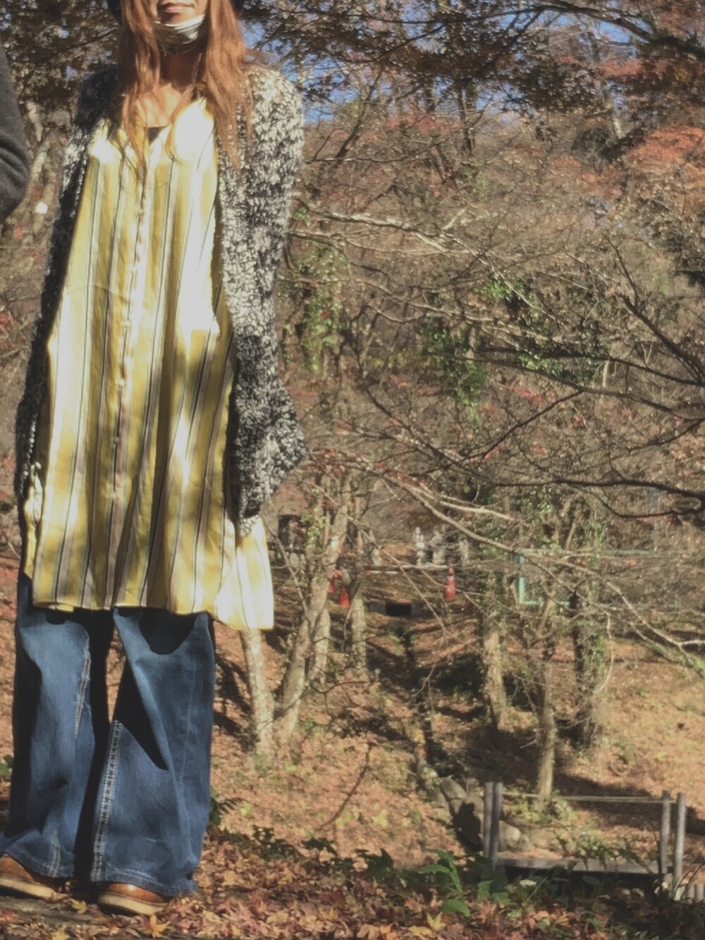 「ラクチンコーデ、オーバーサイズ、休日コーデ、ゆったりコーデ、スーパーワイドパンツ、ゆるコーデ」｜「Levi'sのアイテム（デニムパンツ、ブルー系）」を使った、mimiho*deathさん（レディース・167cm）の秋コーディネートの1枚目の写真