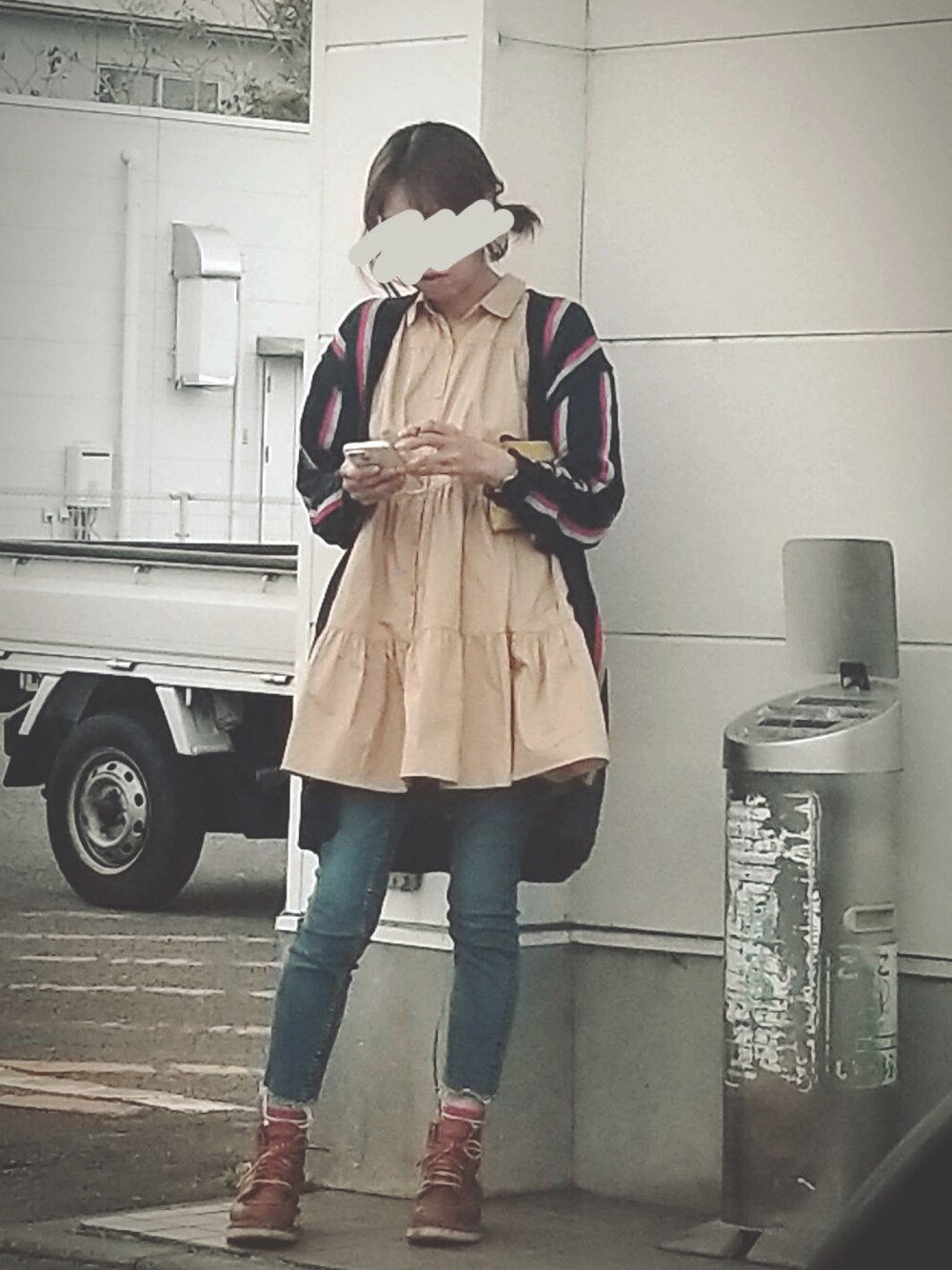 「隠し撮り、秋服、秋カラー、ZARA、カーディガン」｜「ZARAのアイテム（デニムパンツ、ブルー系）」を使った、mimiho*deathさん（レディース・167cm）の秋コーディネートの1枚目の写真