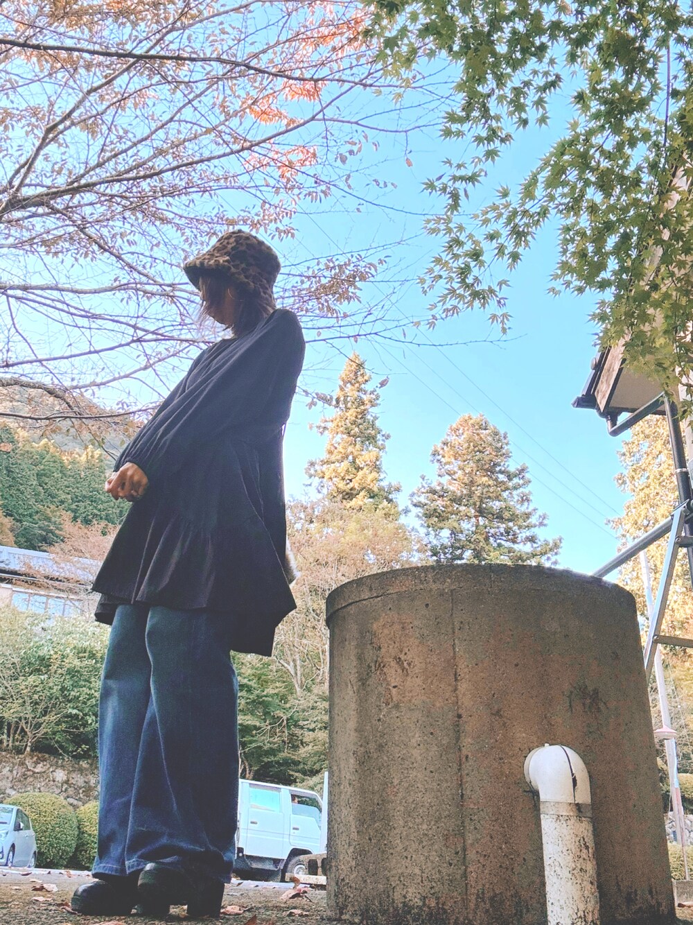 「秋服、ラクチンコーデ、レオバード、ワイドデニム、YOSUKE」｜「Levi'sのアイテム（デニムパンツ、ブルー系）」を使った、mimiho*deathさん（レディース・167cm）の秋コーディネートの1枚目の写真