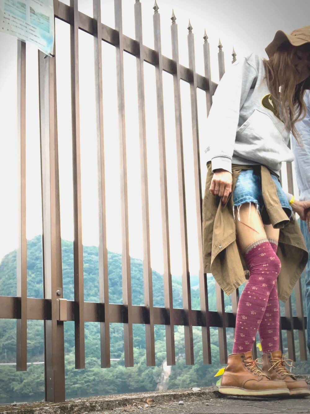 「秋、楽チンコーデ、RED WING、Abercombie&Fitch、チチカカ、NIKE、秋デート」｜「NIKEのアイテム（パーカー、グレー系）」を使った、mimiho*deathさん（レディース・167cm）の秋コーディネートの1枚目の写真