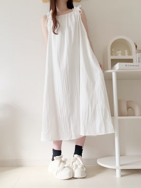 「Nana（ナナ）のショルダーリボンギャザーワンピース（ワンピース、ホワイト系）」を使った、ゆっきさん（レディース・162cm）の夏コーディネート