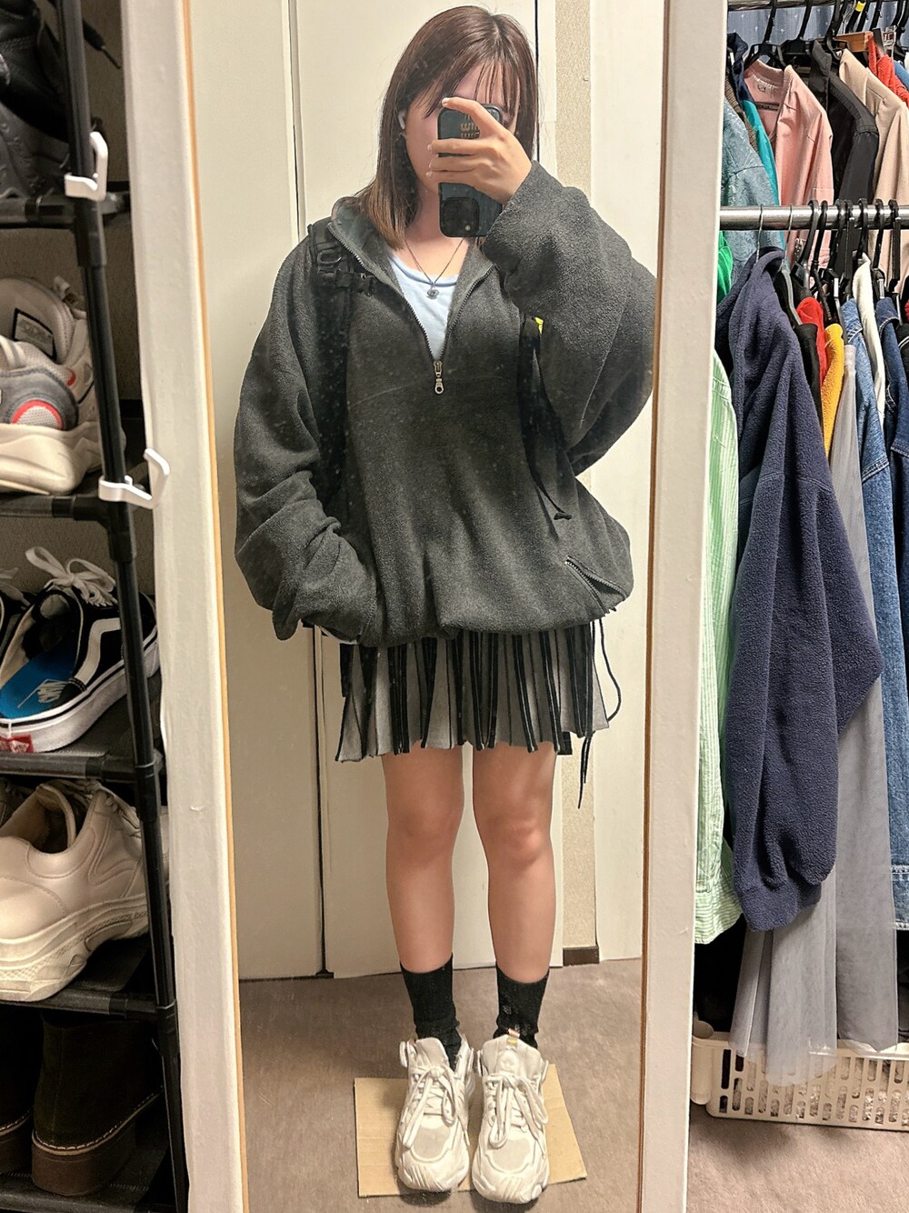 BURBERRYのスウェット（グレー系）を使った人気ファッション