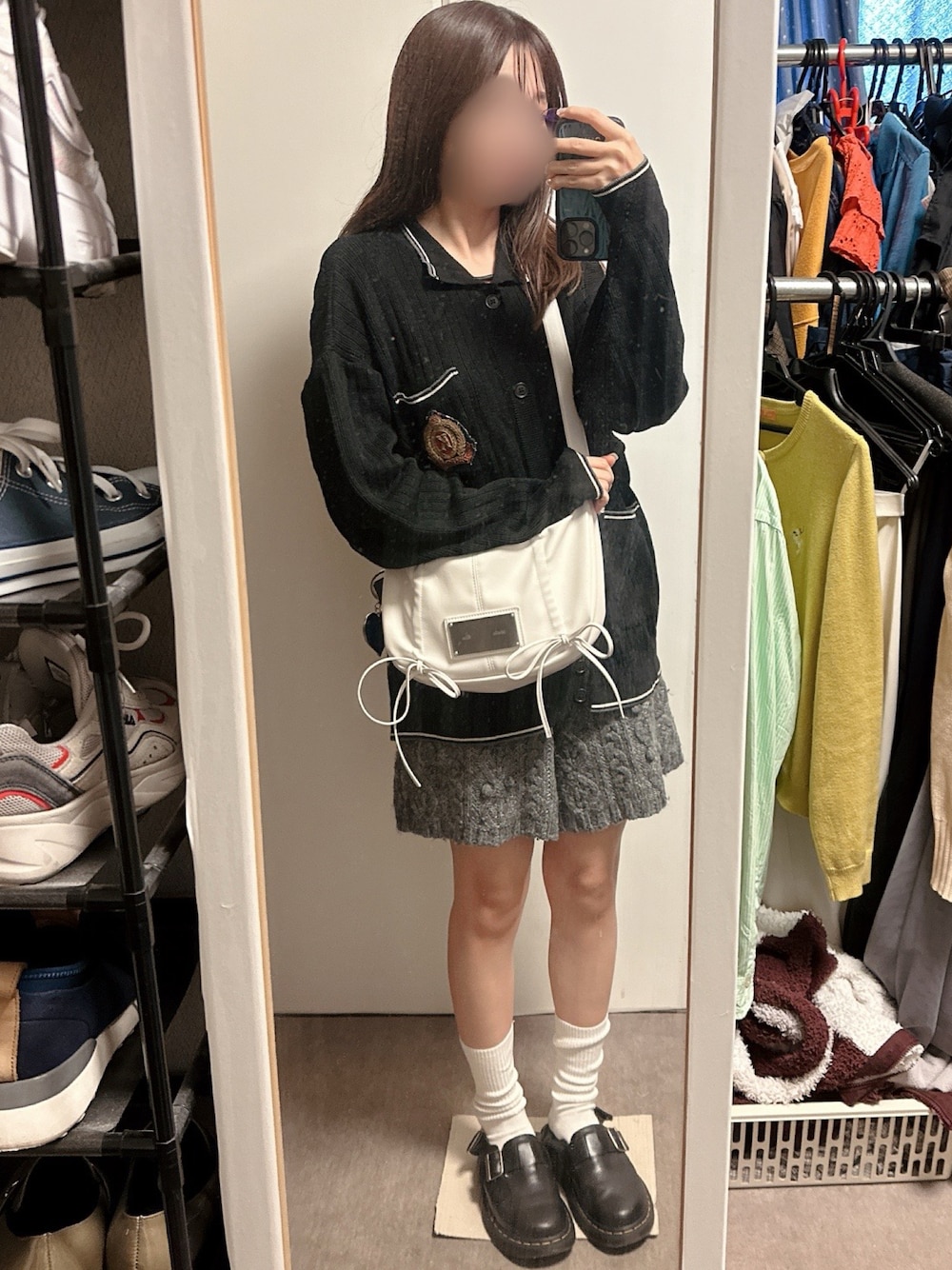 「秋っぽコーデ更新中、カーディガン、ハーフパンツ、ニットパンツ、古着MIX、低身長コーデ」｜「Dr. Martensのアイテム（サンダル、ブラック系）」を使った、𝕜𝕠𝕟𝕒::さん（骨格ウェーブ・レディース・153cm）の秋コーディネートの1枚目の写真