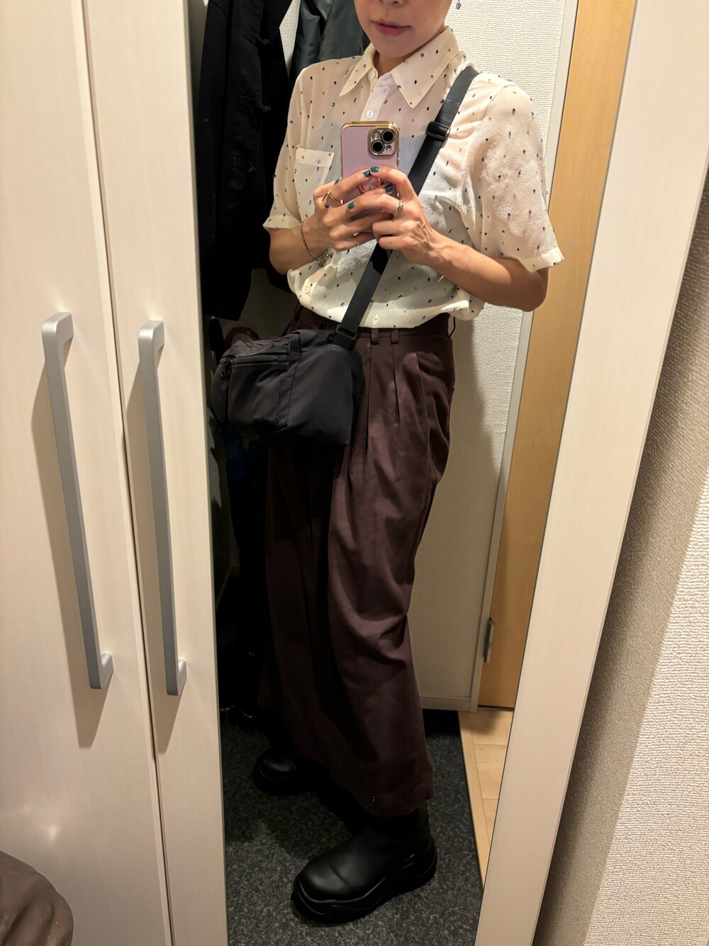 ジャカードシフォン ショートスリーブ シャツを使った人気ファッション 