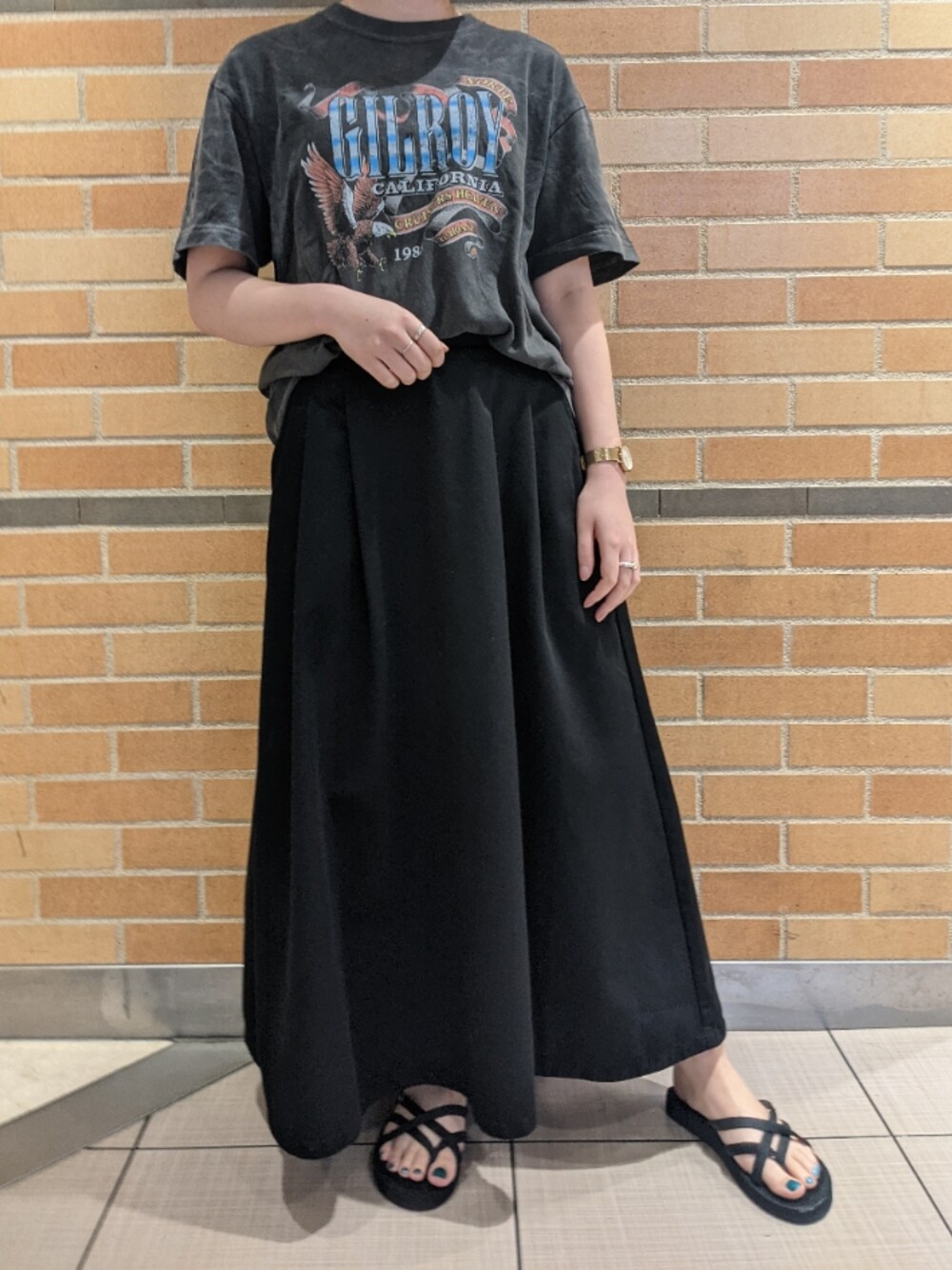 「GOOD ROCK SPEED、グッドロックスピード、黒Tシャツ、ヴィンテージ、ショット(SCHOTT)、スカート、ビーセカンド(B'2nd)」｜「schottの●直営別注●Schott/ショット/Women's VOLUME SKIRT/別注 ボリュームスカート（スカート、ブラック系）」を使った、amiさん（レディース・160cm）の夏コーディネートの1枚目の写真