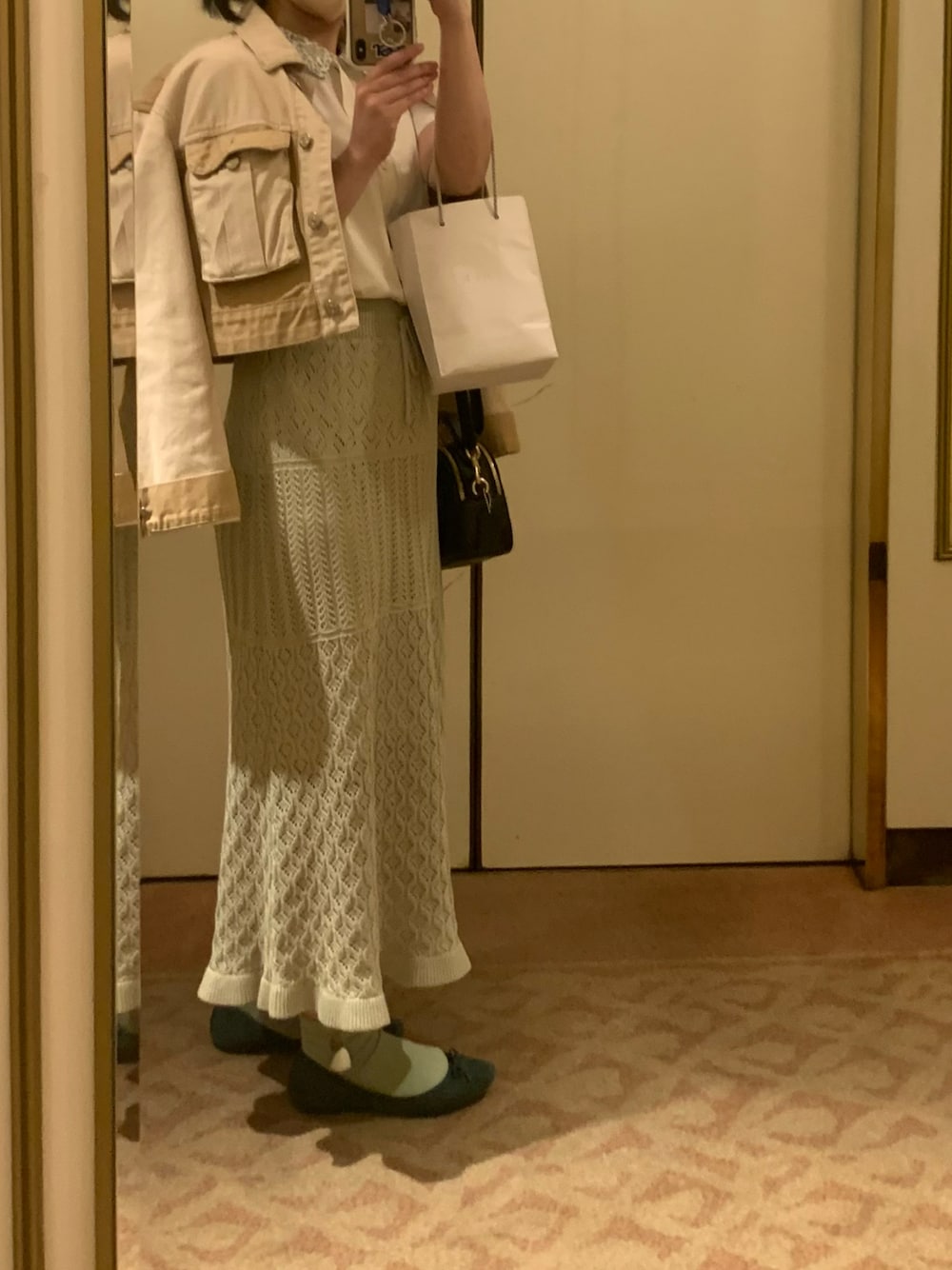 「グリーン、ごきげんウィーク、キレイめコーデ、GU、カラーコーデ、銀座、カラー×コーデ、花柄」｜「Bershkaのアイテム（デニムジャケット、ベージュ系）」を使った、みぬふぃーゆさん（レディース・153cm）の春コーディネートの1枚目の写真