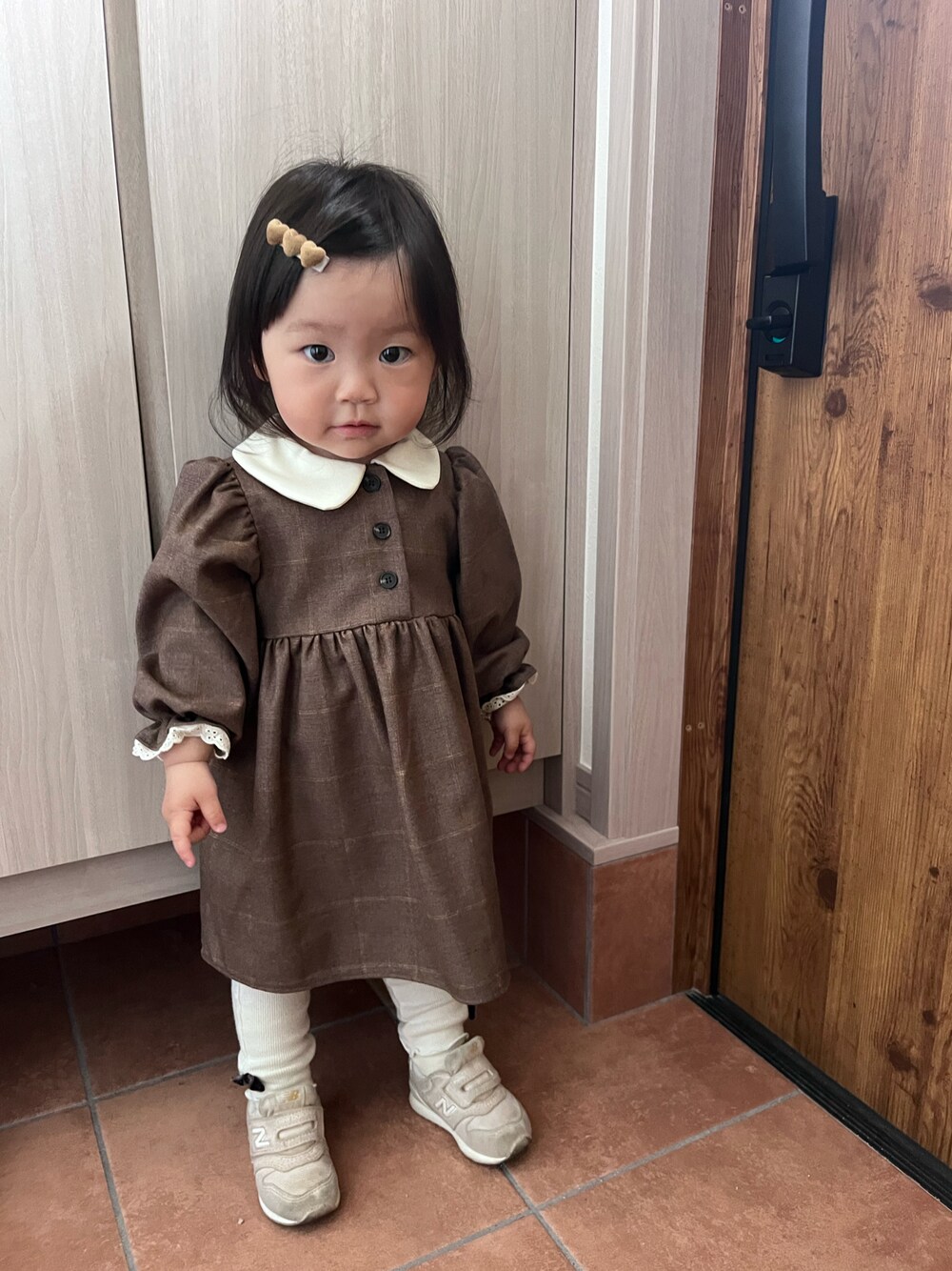 「春めき満開コーデ、ワンピース、お出掛けコーデ、キッズコーデ、キッズファッション、女の子コーデ、女の子、休日スタイル、1歳、ニューバランス、ワントーンコーデ、ガーリー、おしゃれさんと繋がりたい」｜「NEW BALANCEのNew Balance ニューバランス 12-165 IZ996OM3(W) IZ996 IZ996OM3 ABC-MART限定 PINK(OM3)（スニーカー、ピンク系）」を使った、K.Kさん（キッズ・80cm）の春コーディネートの1枚目の写真