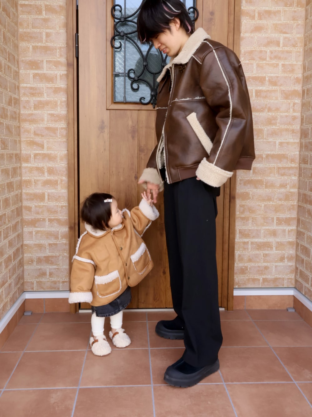 ★新品未使用★UGG ダコタ 黒 24 楽天市場】UGG アグ 厚底 スライド サンダル ゴールデングロー