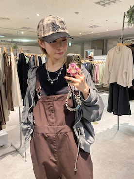 「アイテム（サロペット/オーバーオール、ブラウン系）」を使った、ゆうかさん（レディース・163cm）の秋コーディネート