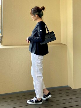 スニーカーを使った 白パンツ のレディース人気ファッションコーディネート Wear