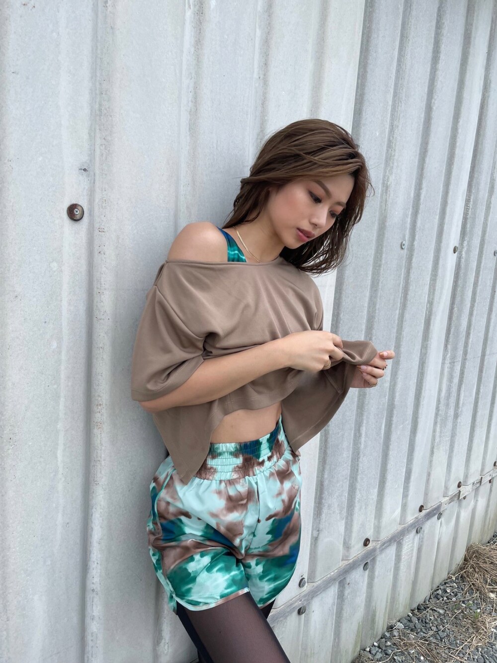 その他のアンダーウェアを着用したレディースの夏コーディネートの1枚目の写真