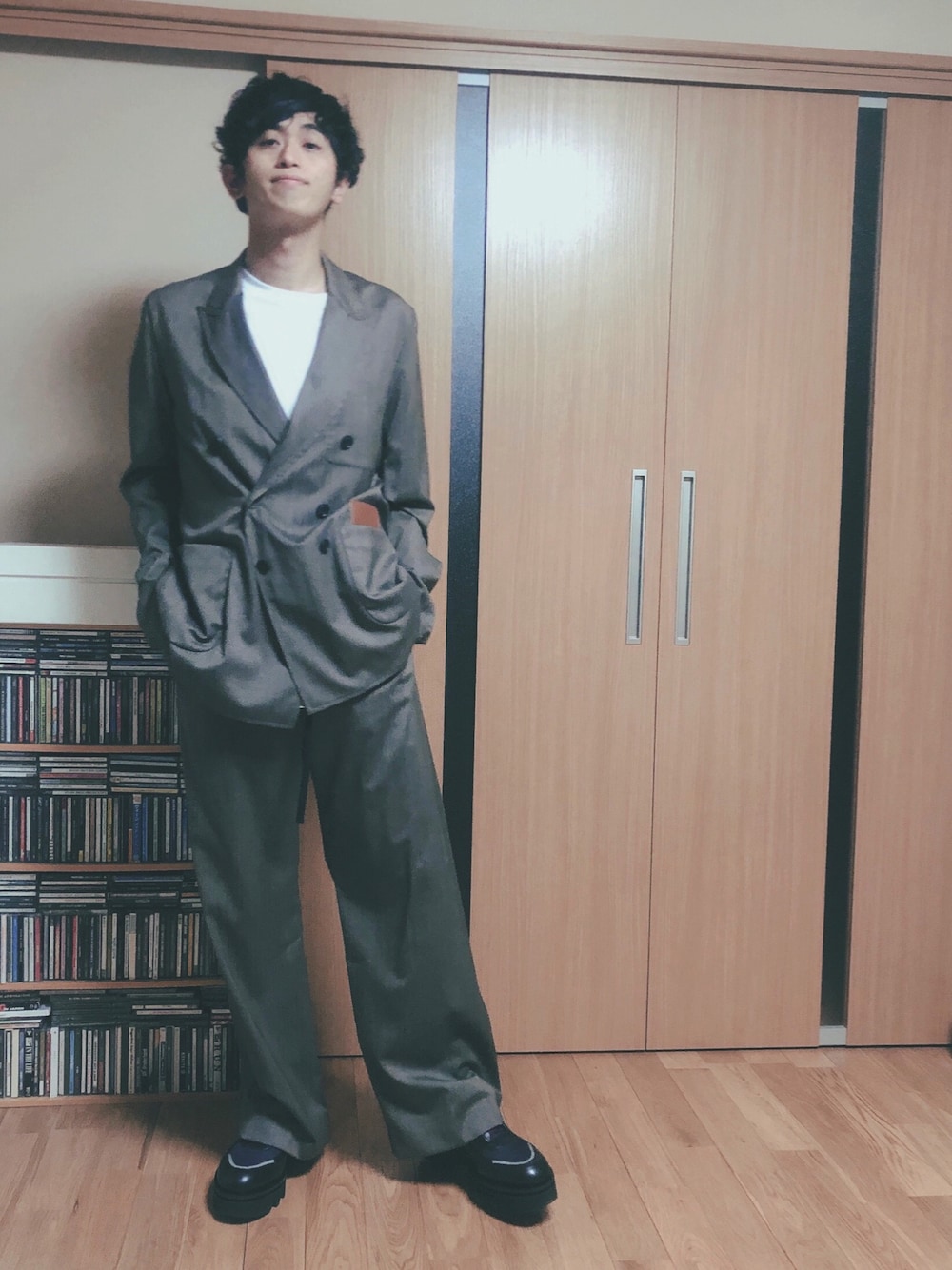 SUNSEAのセットアップを使った人気ファッションコーディネート