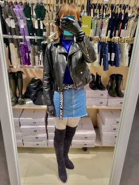 「GRL（グレイル）のアイテム（デニムスカート、ブルー系）」を使った、エリさん（レディース・178cm）の春コーディネート