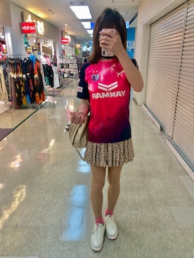 「サッカー」｜「アイテム（その他トップス）」を使った、エリさん（レディース・178cm）の夏コーディネート