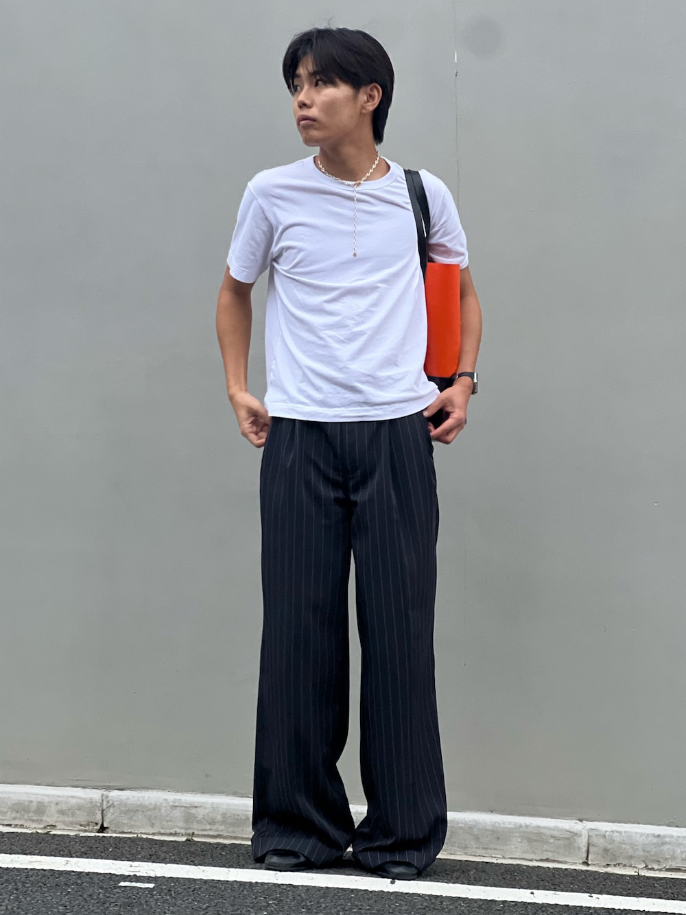「soerteのWide straight slacks/ワイドストレートスラックスパンツ（スラックス、ブラック系）」を使った、まなとさん（メンズ・182cm）の夏コーディネートの1枚目の写真