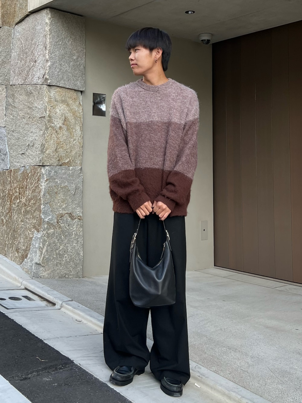 「秋コーデ、シンプルスタイル、おでかけコーデ、秋服、カジュアルコーデ、おしゃれさんと繋がりたい、ワイドパンツ、秋っぽコーデ更新中、ootd、キレイめカジュアル、淡色コーデ、ローファー、秋服コーデ、ブラウン、スラックス」｜「SINSSのBorder gradation knit / ボーダーグラデーションニット（ニット/セーター、ブラウン系）」を使った、まなとさん（メンズ・182cm）の秋コーディネートの1枚目の写真