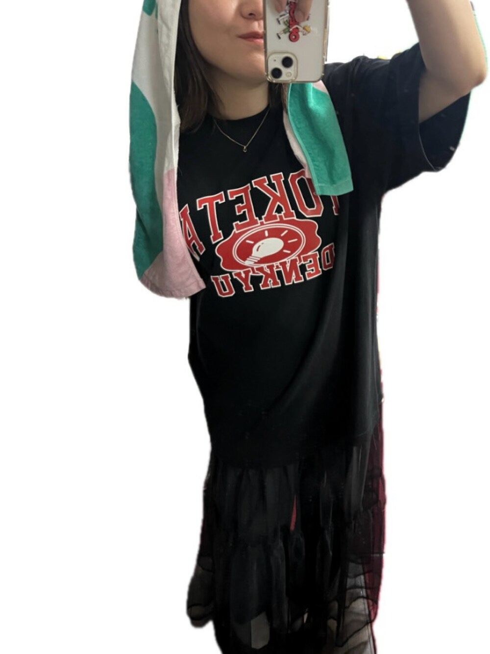 「とけた電球、ライブコーデ」｜「とけた電球のアイテム（Tシャツ/カットソー、ブラック系）」を使った、I さん（レディース・158cm）の春コーディネートの1枚目の写真
