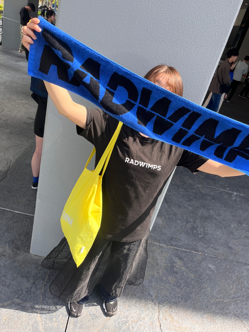 「RADWIMPS、ライブコーデ」｜「NIKEのNIKE / エアリフト 24SS（スニーカー、ブラック系）」を使った、I さん（レディース・158cm）の春コーディネートの1枚目の写真