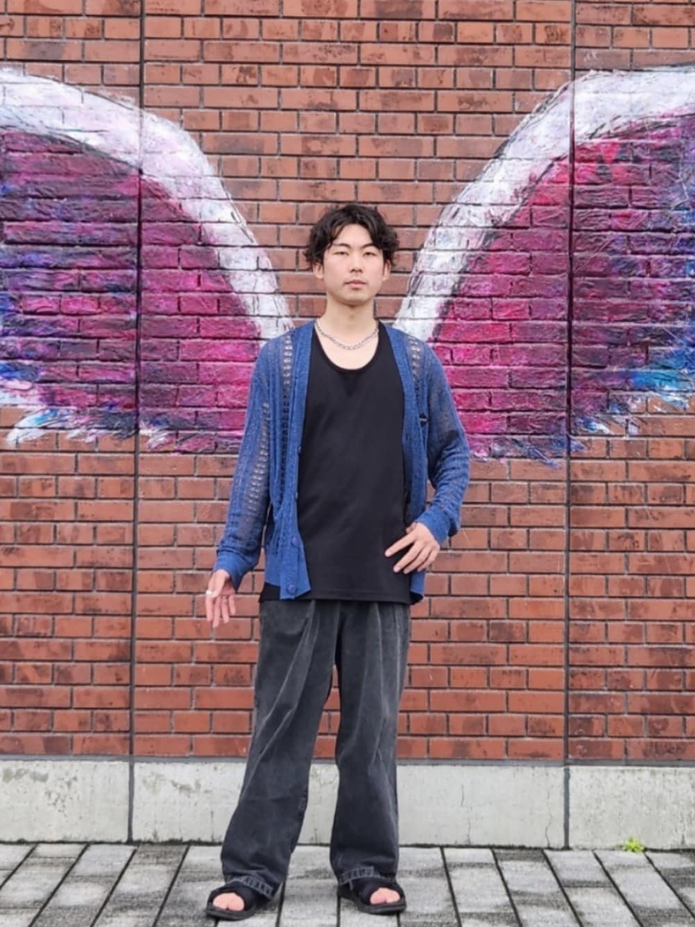 「メンズファッション、tcss、GU、遊園地、ユニクロ」｜「GUのアイテム（カーゴパンツ、グレー系）」を使った、粗相ニキさん（メンズ・180cm）の夏コーディネートの1枚目の写真